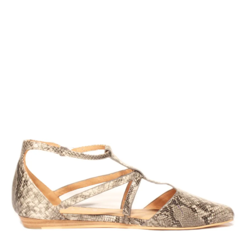 Gadget Multi-Strap Flats