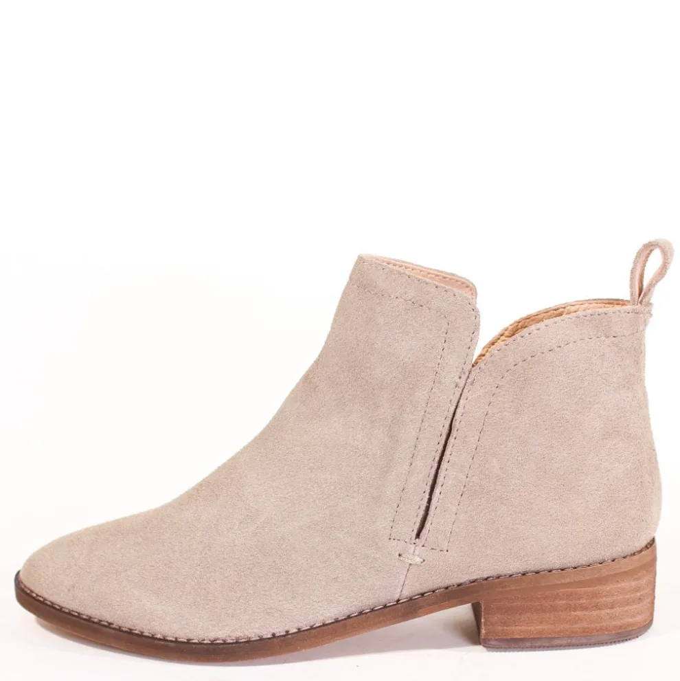 Kelly Chelsea Boots