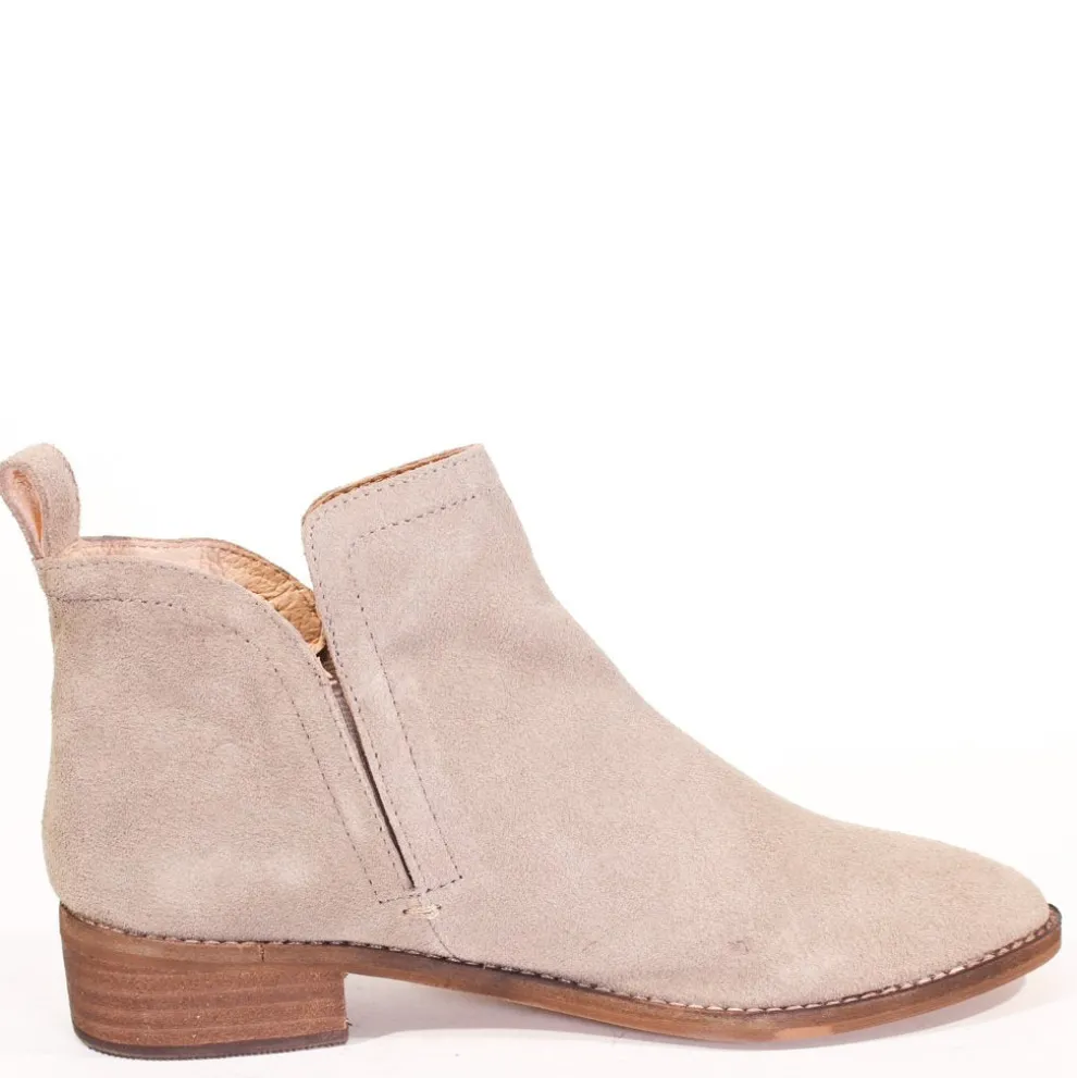 Kelly Chelsea Boots