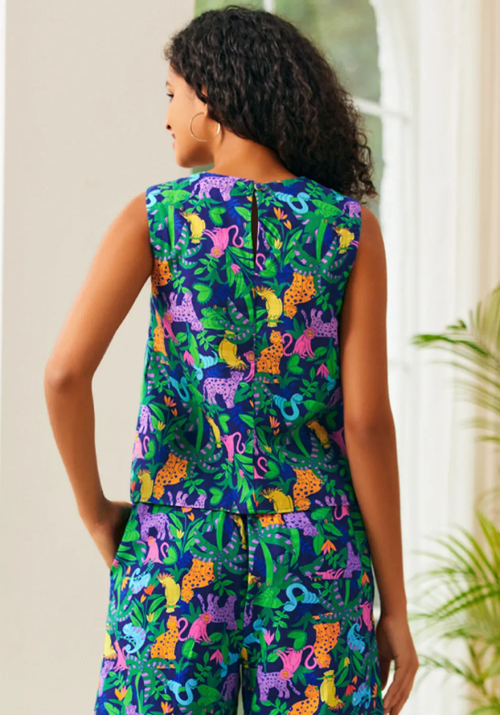 Sleeveless Scoop Neck Top